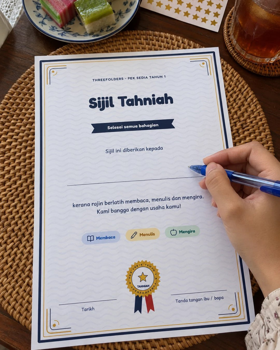Sijil tahniah dengan ruang untuk nama anak, tarikh dan tanda tangan ibu atau bapa. (gambar hiasan)
